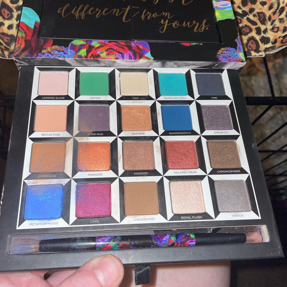 Alice in wonderland through the looking glass urban decay pallet